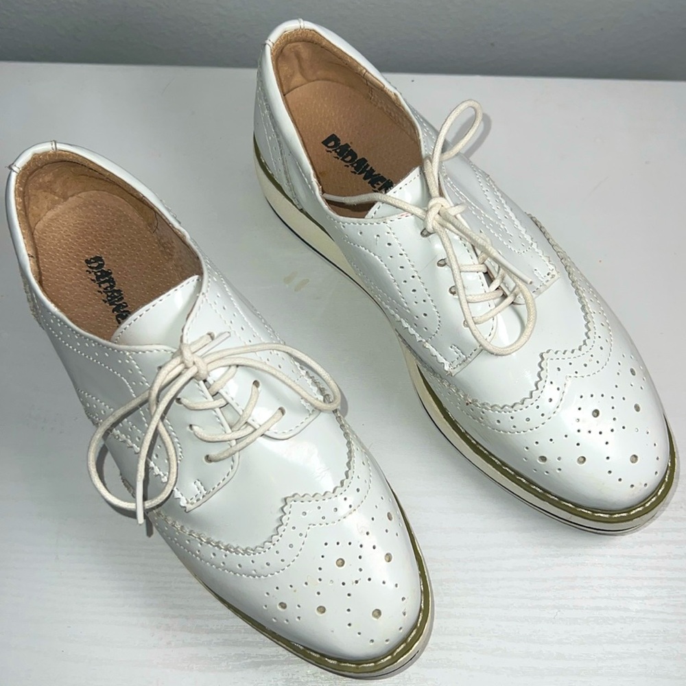 DADAWEN Women's Wing Tip Oxfords Platform Shoes Casual Flats